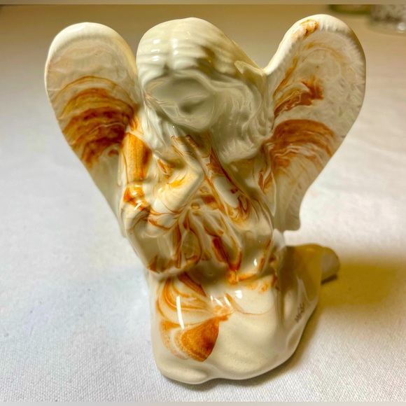 Alabama Clay Small Seating Angel Figurine Orange swirl Marble Porcelain - Picture 1 of 8